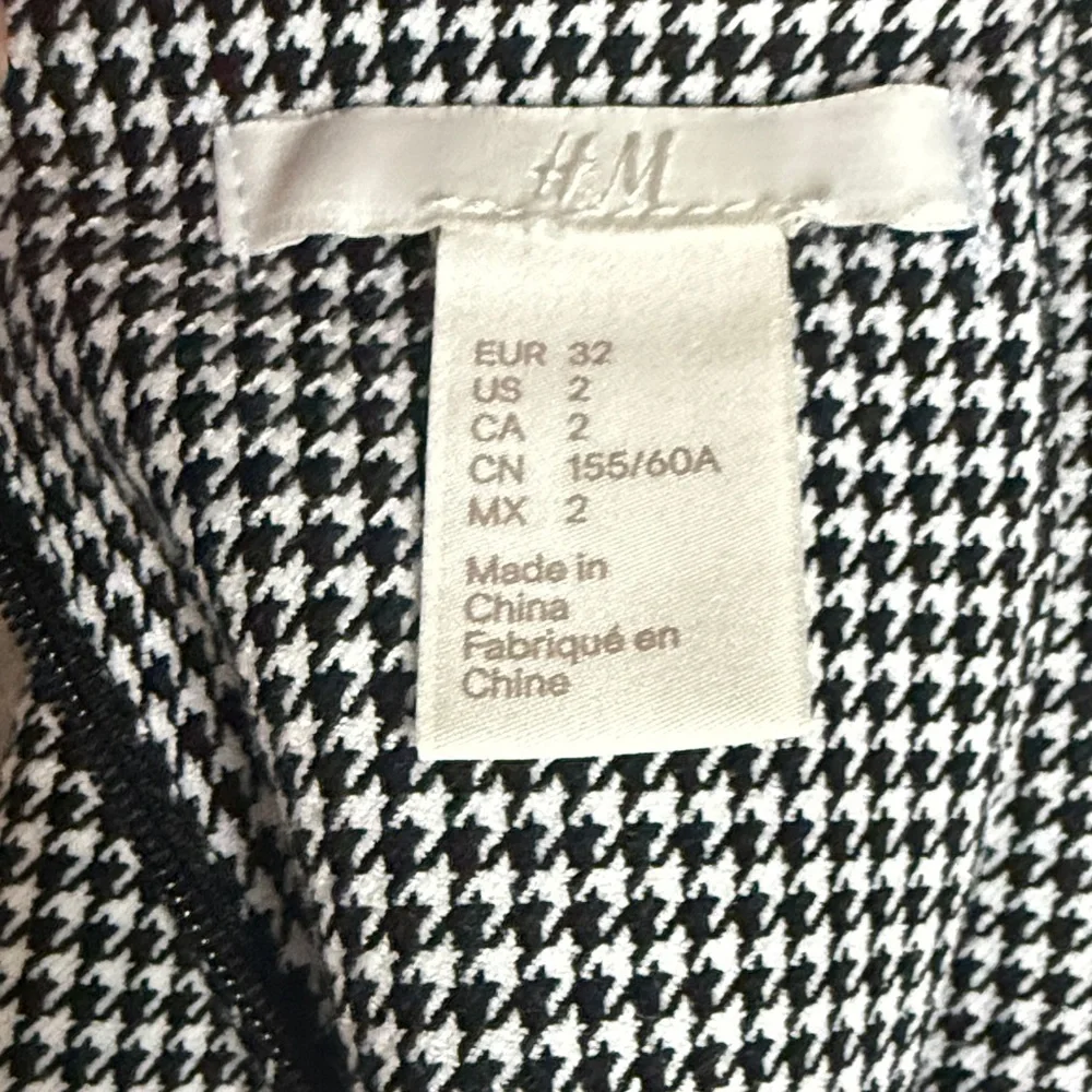 H&M Black and White Houndstooth Skirt - Picture 2 of 8